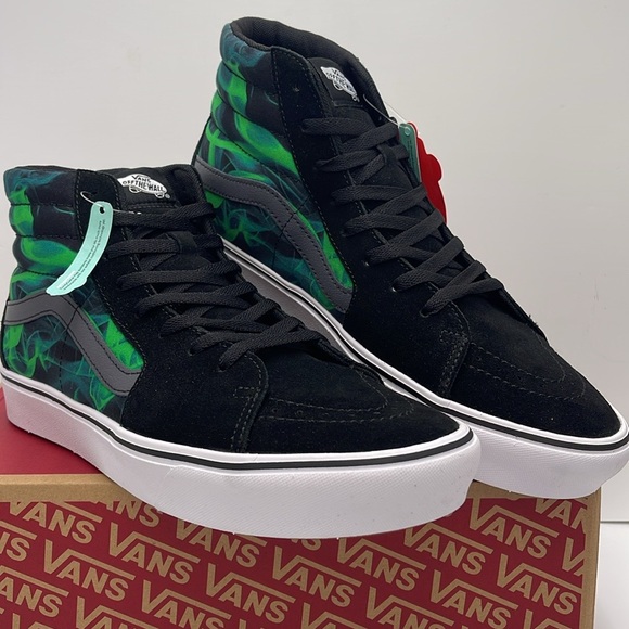 Vans Men’s Comfycush Sk8-After Dark Black/Green
VN0A7TNOYJ7
Sneakers - Picture 6 of 16